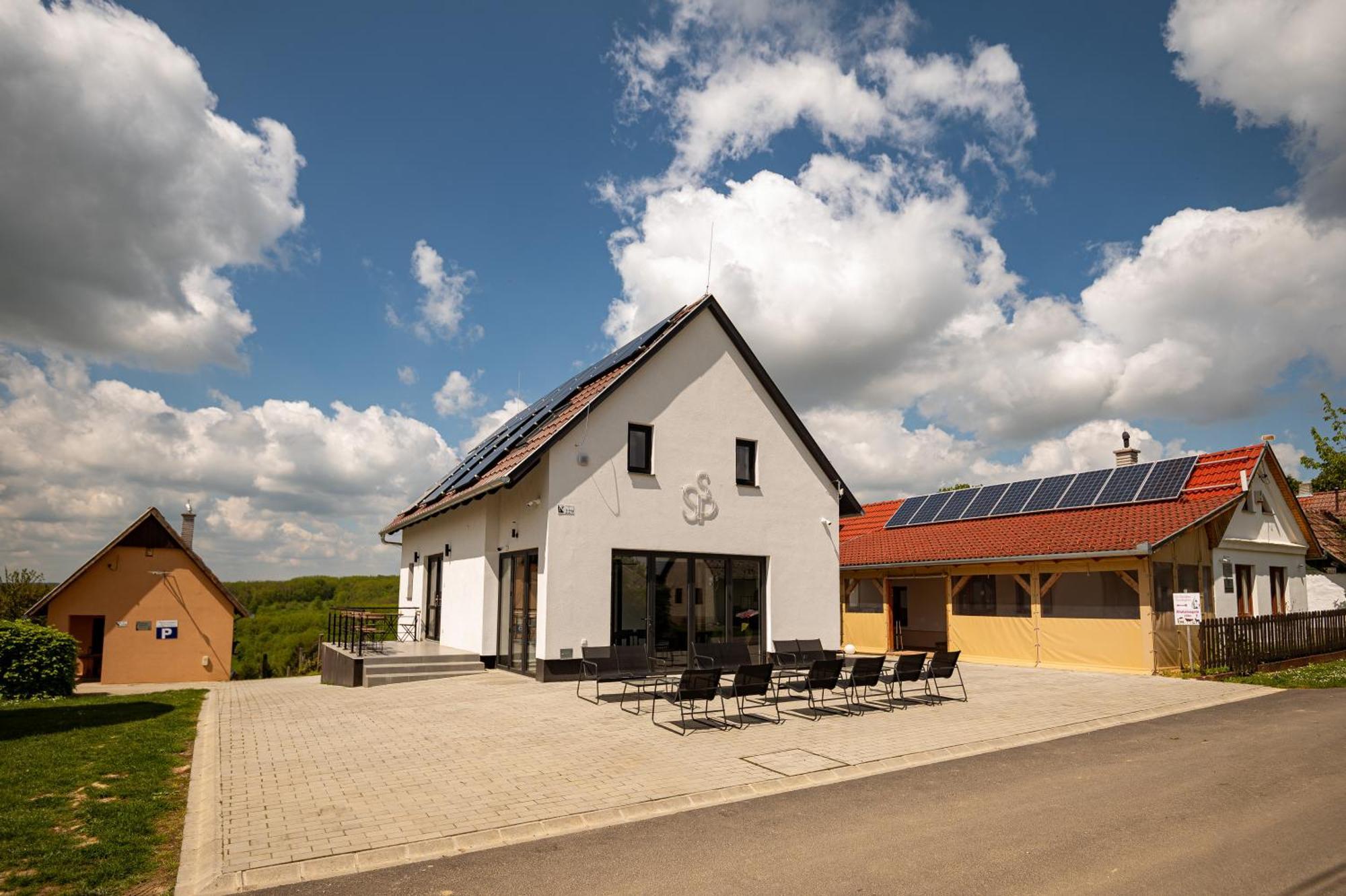 Foerhenc Wine House & Guesthouses I-Ii-Iii نايغكانيشا المظهر الخارجي الصورة